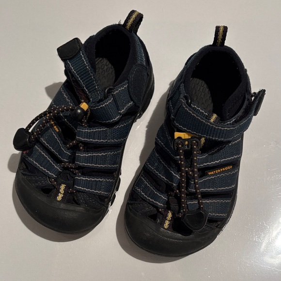 Keen Kids Navy and Black Sandals - Picture 1 of 5